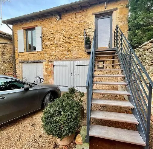 La Madigniere En Beaujolais Pierres Dorees